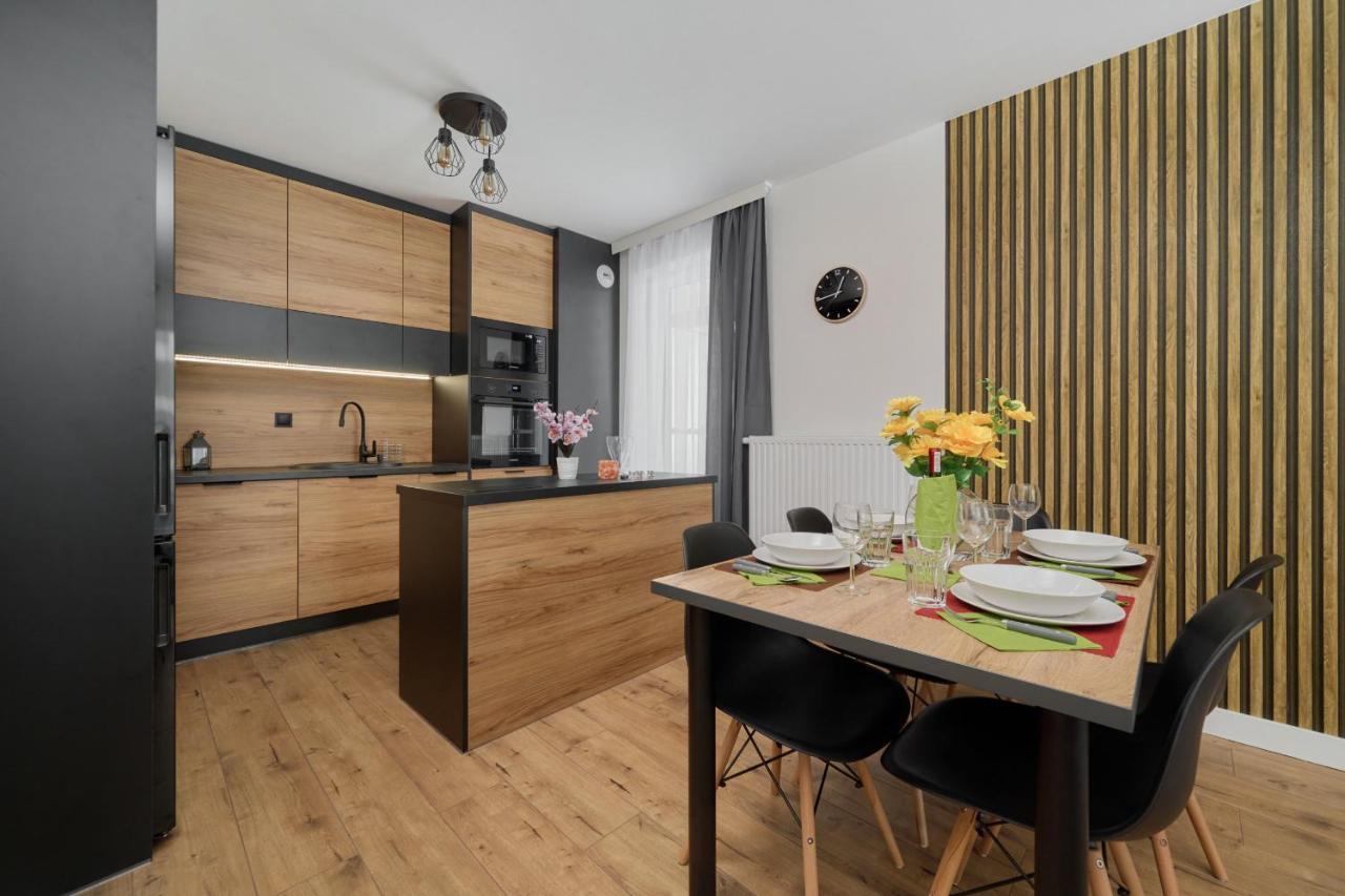 Apartament With 2 Bedrooms & Parking By Renters Wrocław