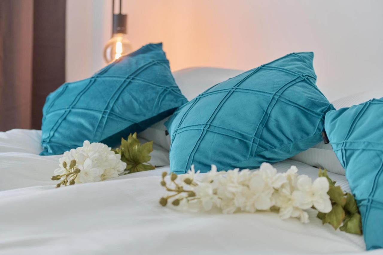 With 2 Bedrooms & Parking By Renters * Wrocław