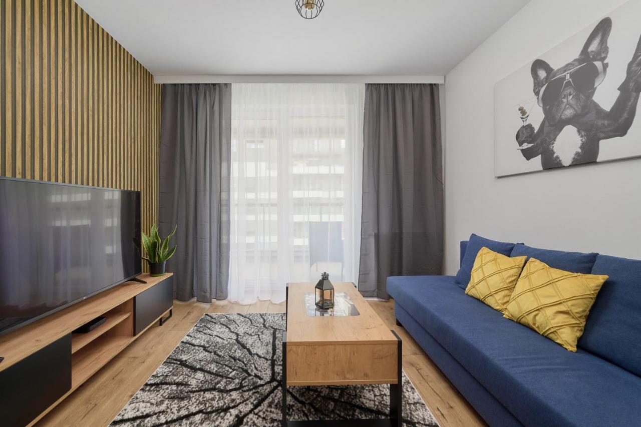 With 2 Bedrooms & Parking By Renters