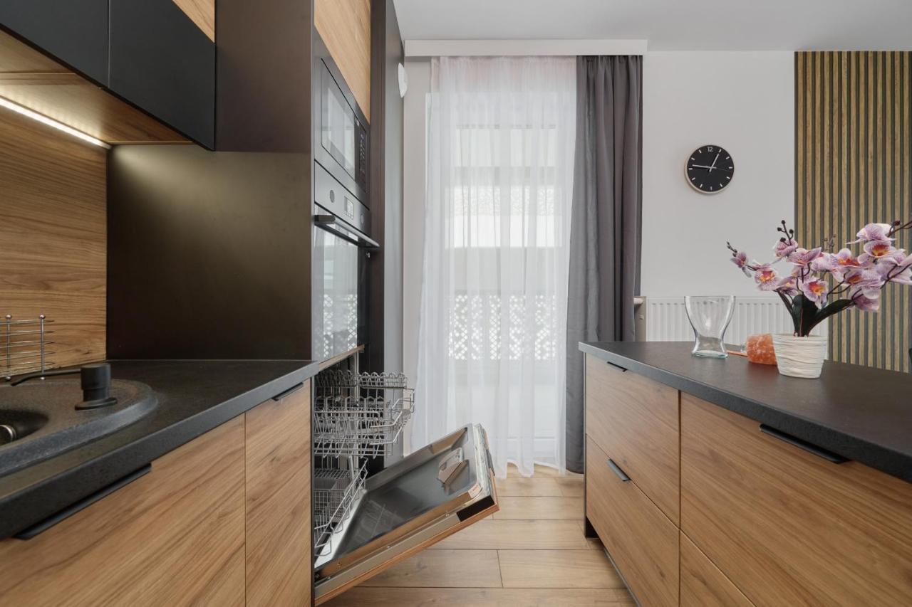 With 2 Bedrooms & Parking By Renters