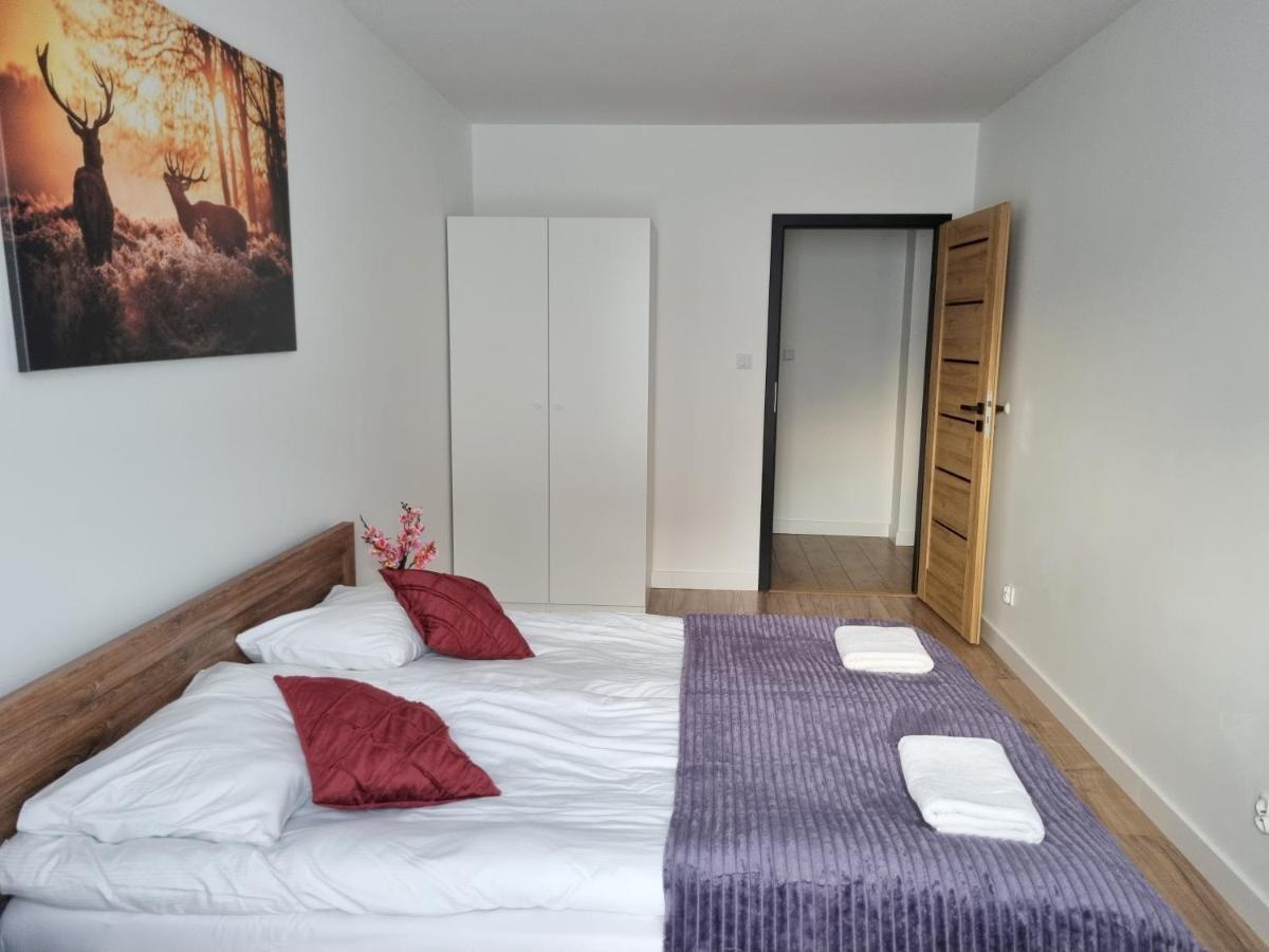With 2 Bedrooms & Parking By Renters * Wrocław